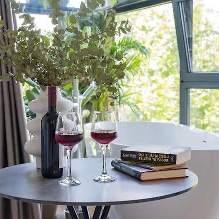 Moonlight 3* טיראנה