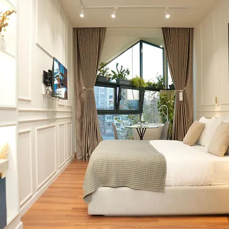 מלון דירות Moonlight 3*