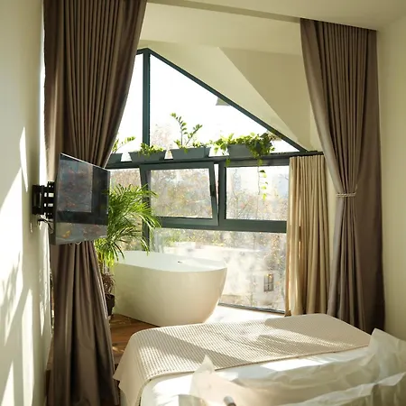 מלון דירות Moonlight 3*